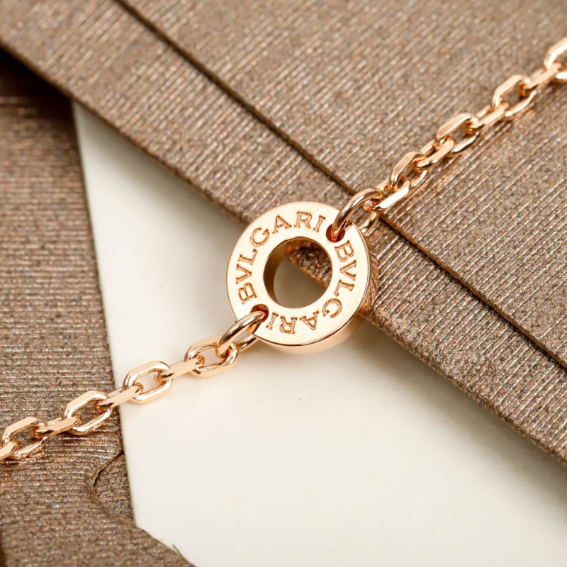 Bv1g*ai necklaces